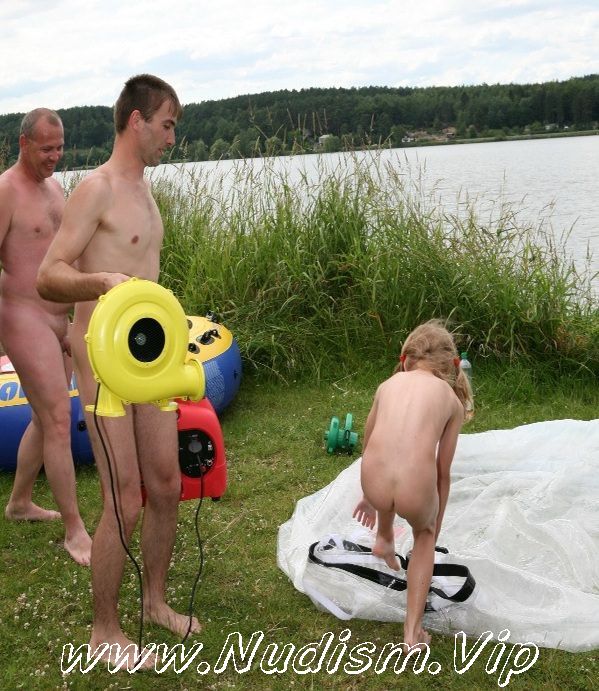 [Image: 1379771102_fkk-in-lake.jpg]
