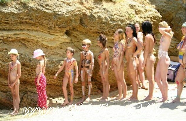 [Image: 1380663399_body-art-nudism.jpg]