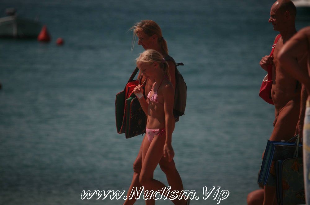 [Image: Cove-FKK-Port-Walk-Way-Pure-Nudism-2.jpg]