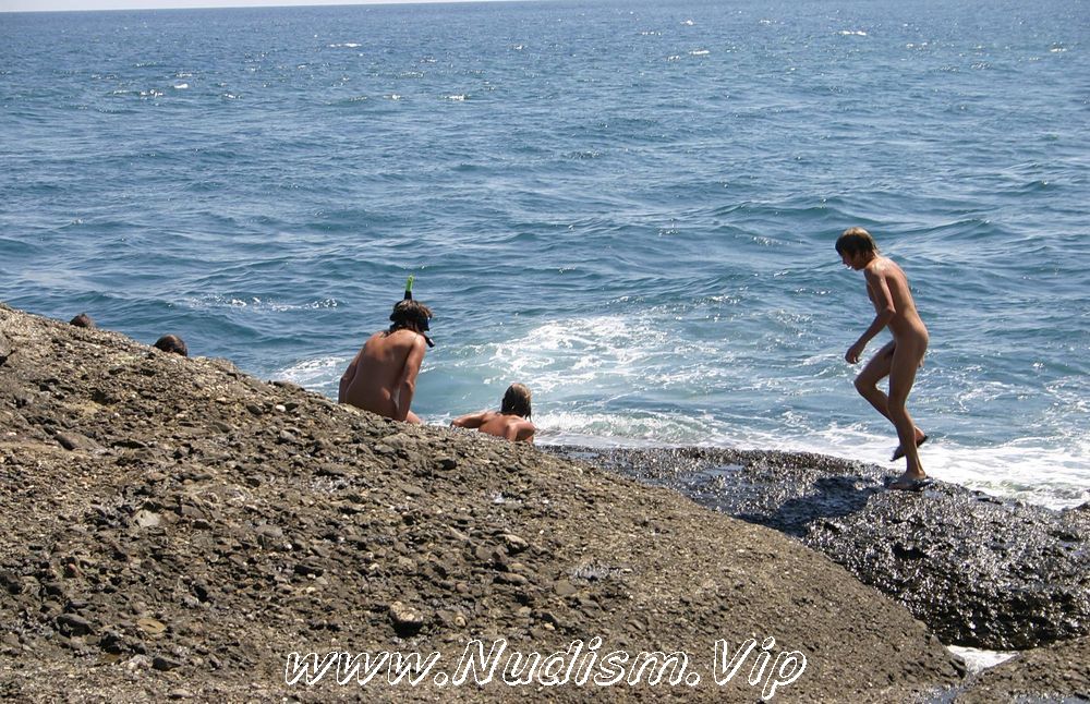 [Image: Leaning-Against-Hit-Rocks-Pure-Nudism-Photos-1.jpg]