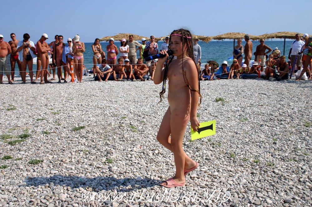 [Image: Naturist-Child-Mic-Speech-Purenudism-Photos-1.jpg]