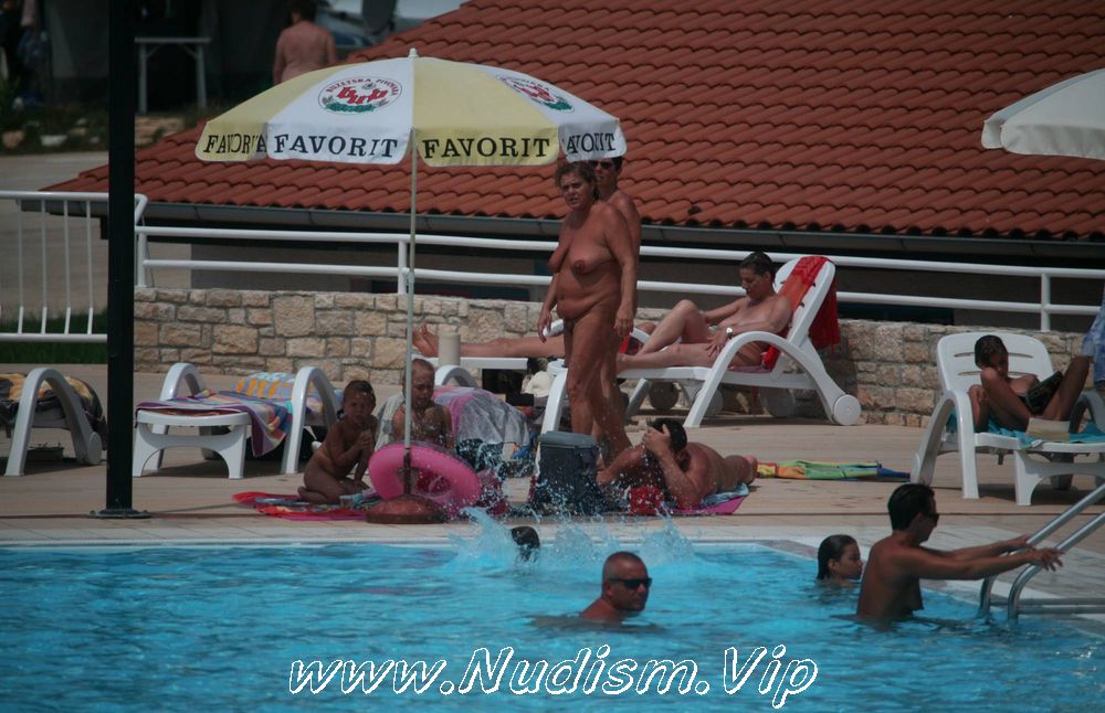 [Image: Naturist-Pool-Observation-Purenudism-Pics-2.jpg]