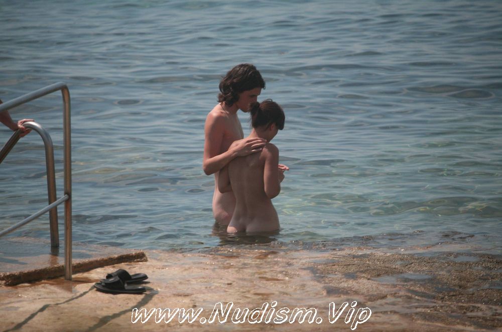 [Image: Nuda-FKK-Beachline-Front-Purenudism-Photos-3.jpg]