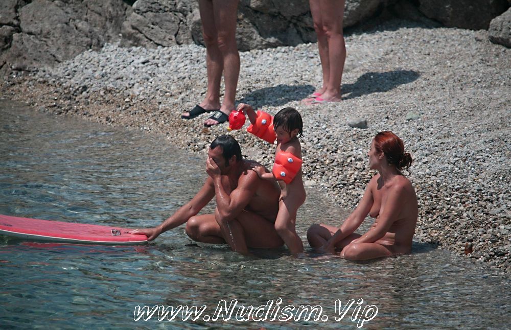 [Image: Nudist-Family-Shore-Camp-Pure-Nudism-Pics-2.jpg]
