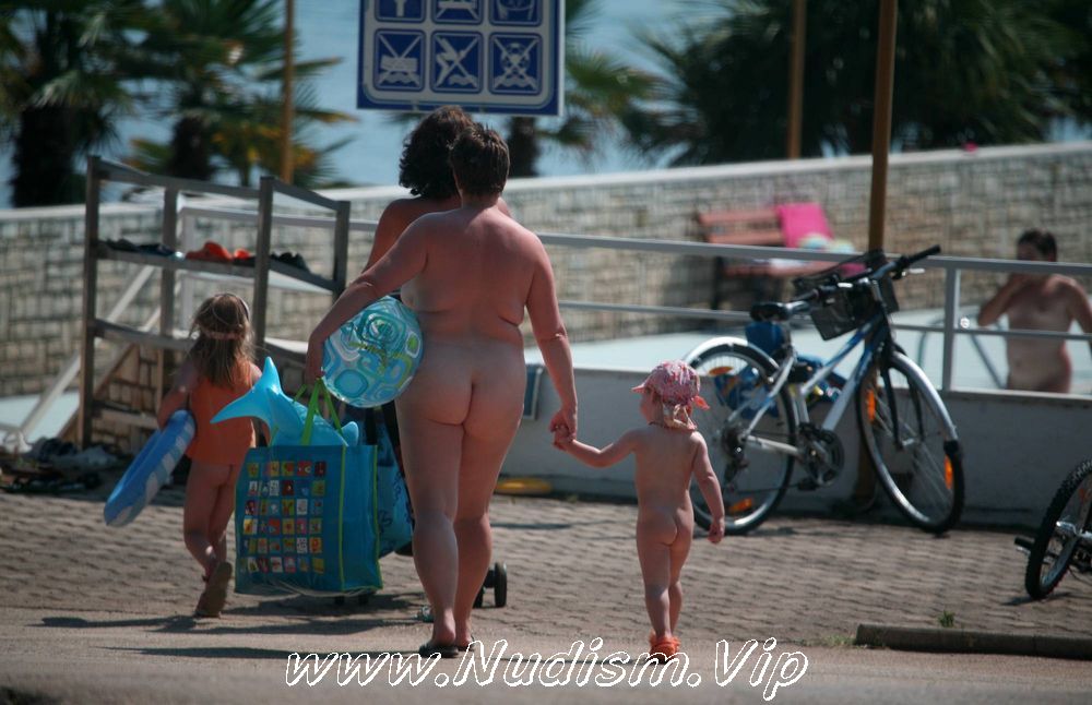 [Image: Pool-Outskirt-Nude-Guests-Pure-Nudism-2.jpg]