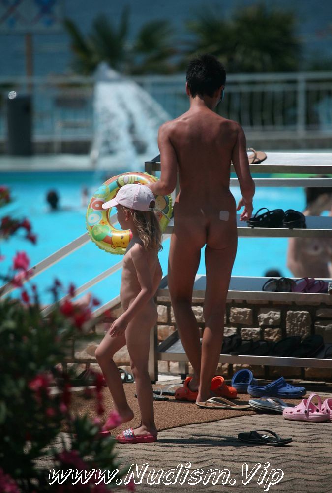[Image: Pure-Nudism-Gallery-Mom-And-Daughter-Swim-3.jpg]