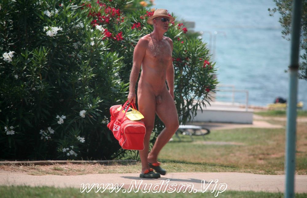 [Image: Pure-Nudism-Photos-Naturist-Pool-Walkaround-1.jpg]