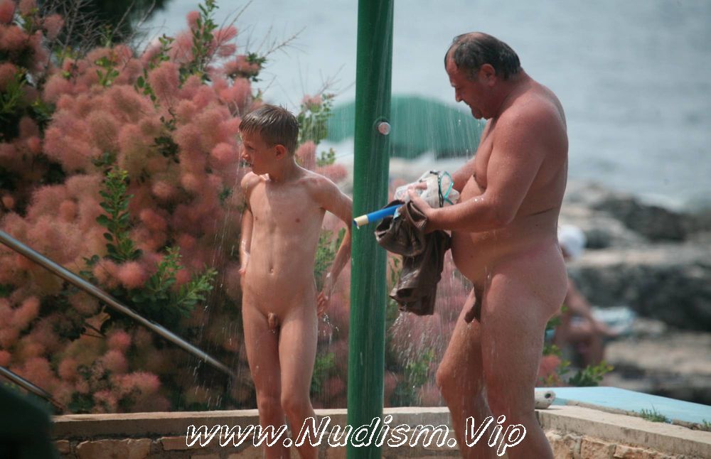 [Image: Pure-Nudism-Pics-Naturist-Shower-Profiles-1.jpg]