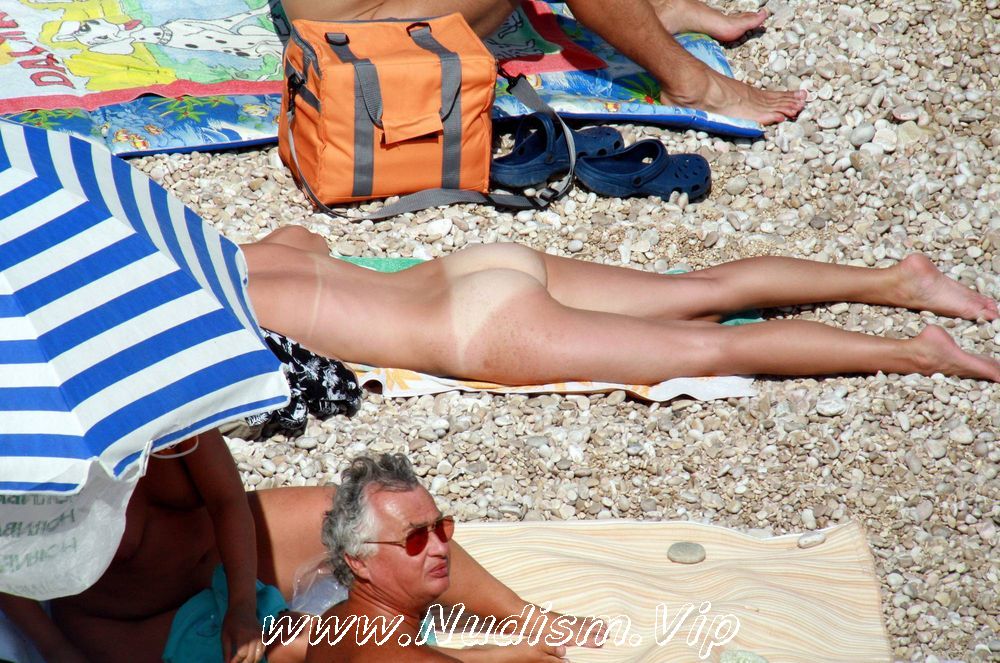 [Image: Purenudism-Gallery-Naturist-Beach-Relaxation-1.jpg]