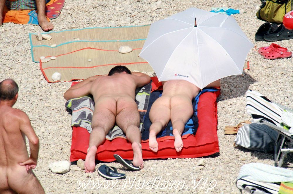 [Image: Purenudism-Images-Naturist-Beach-Relaxation-3.jpg]