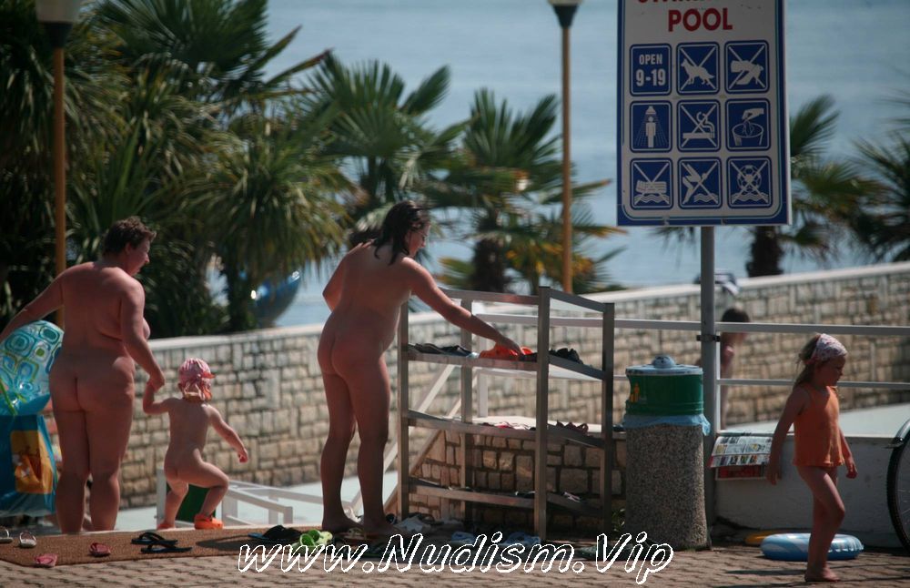 [Image: Purenudism-Images-Pool-Outskirt-Nude-Guests-3.jpg]