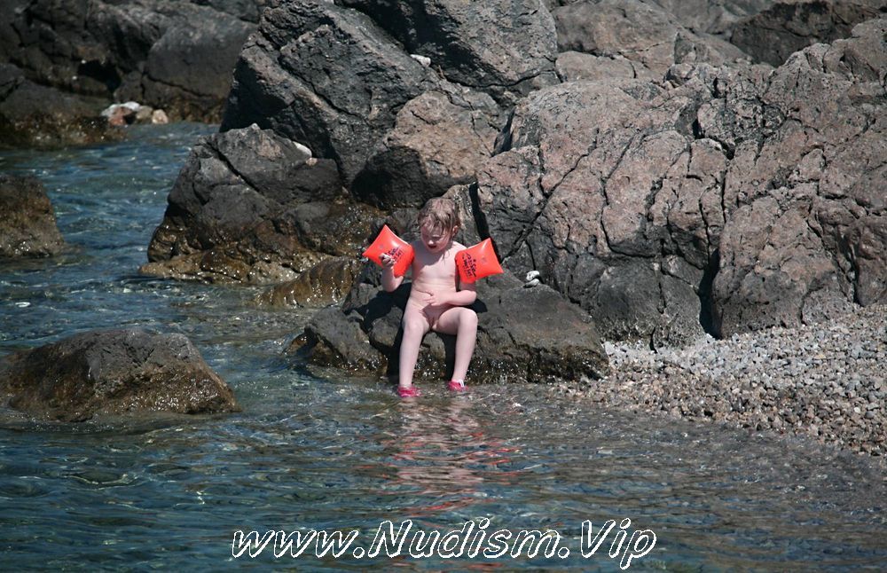 [Image: Solo-Naturist-Child-Profile-Purenudism-Gallery-2.jpg]