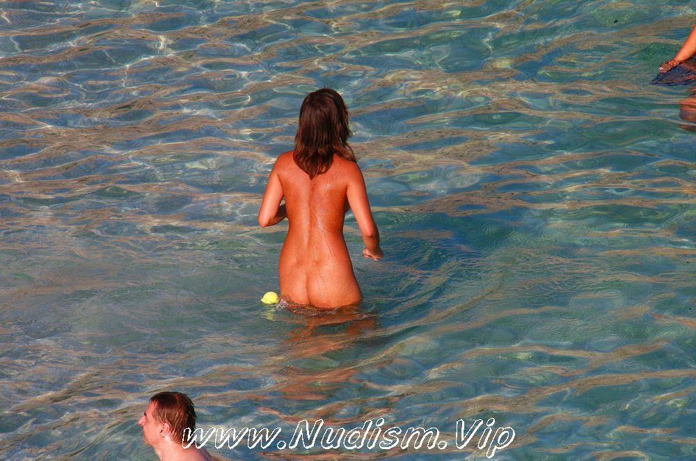 [Image: Ula-FKK-Teen-Shore-Run-Pure-Nudism-Images-1.jpg]